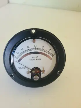 A&m Instrument 120-22a A&m Instruments Voltmeter Am2772 5.6...7.0 Volts Inch True Rms