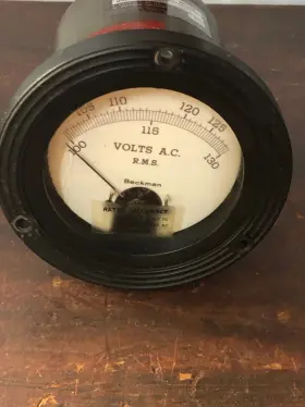 026-3105-3 Beckman Volts A.c. Gauge Model