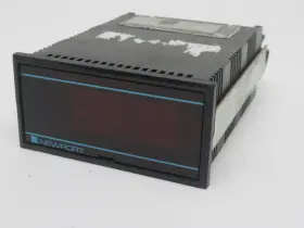 204a-3-er2-d1 Newport Digital Panel Meter 115vac Screen Damage Used