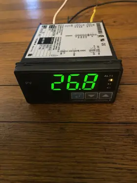 Um331-00 Yokogawa Digital Indicator With 4 Alarm Set Points Tc/rtd/mv Input